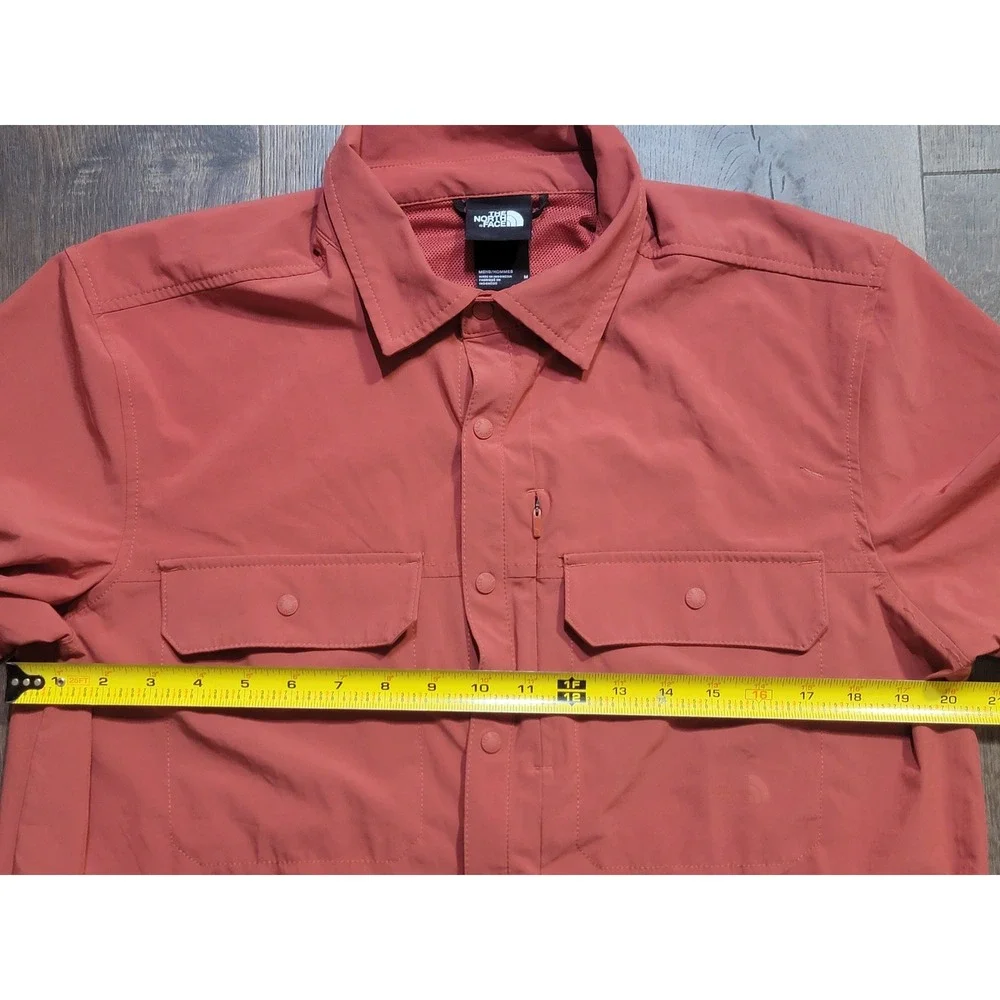 The North Face Men's Short Sleeve Button Up‎ Shirt Size M Hiking Outdoor